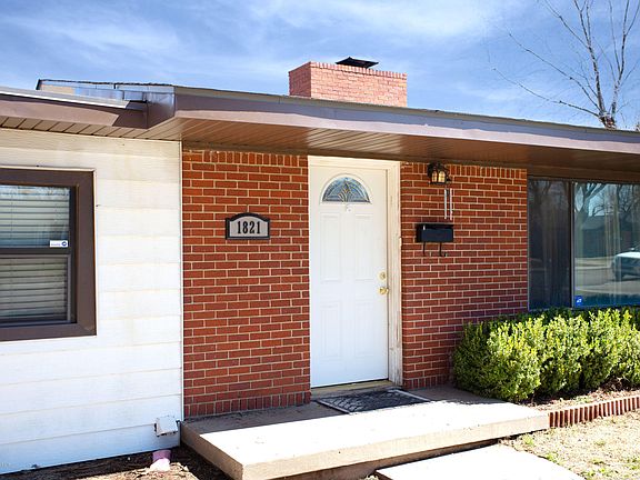 2nd image of 1821 Lawson Ln