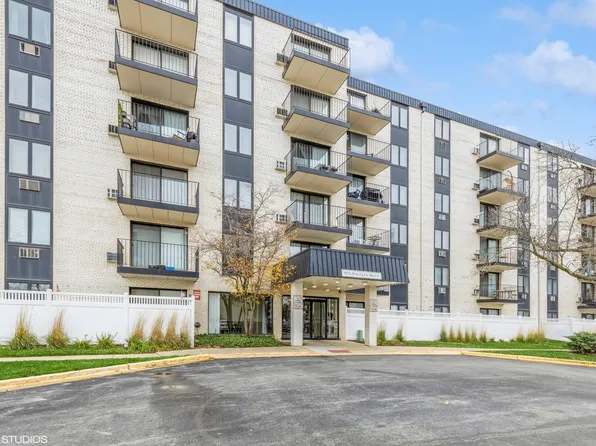 9731 N Fox Glen Dr APT 1B, Niles, IL 60714