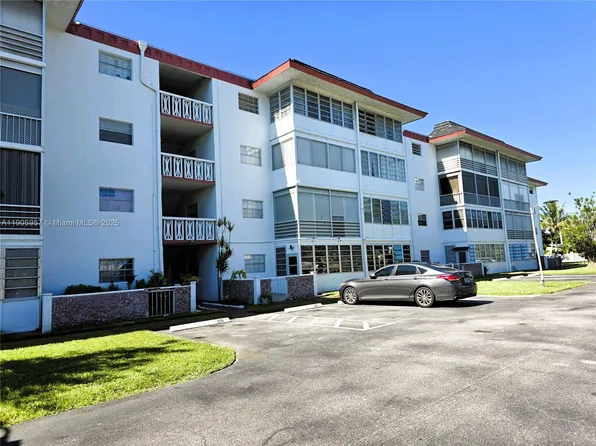 4140 NW 44th Ave APT 411, Lauderdale Lakes, FL 33319