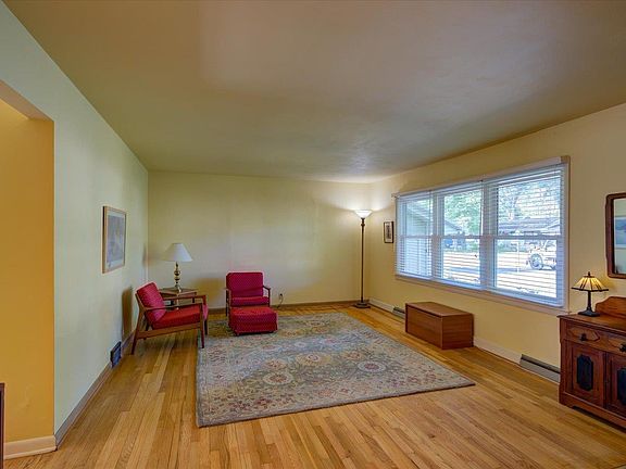 3rd image of 5302 Maywood Rd