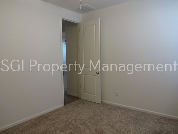 4th image of 2009 N Thunderbird Ave
