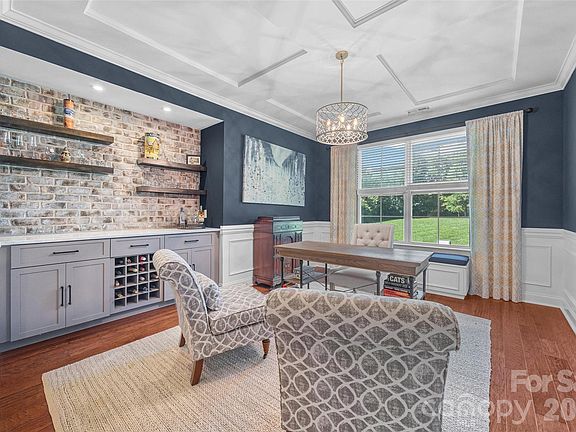4th image of 2329 Madeira Cir