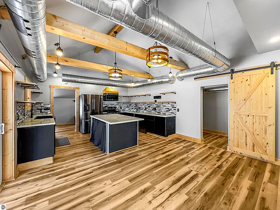 3rd image of 544 W Upton Ave