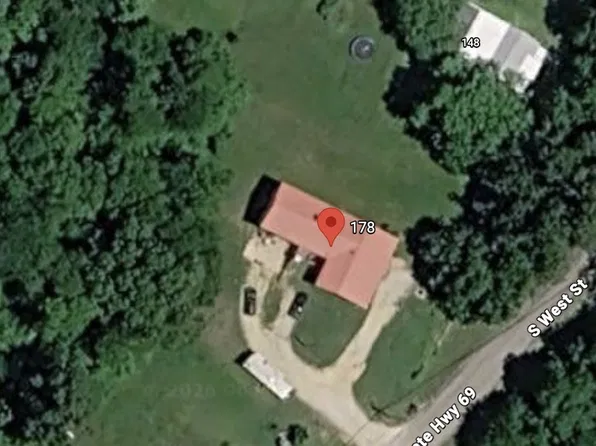 178 S West St, Decaturville, TN 38329
