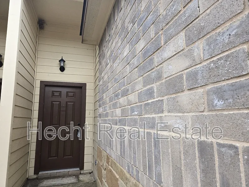 3 bed, 2.0 bath, 1372 sqft, $1,445 — Photo 3