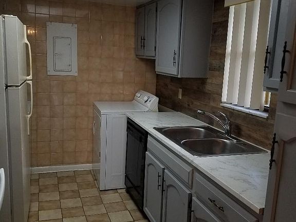 2nd image of 4361 Aqua Vista Dr #F