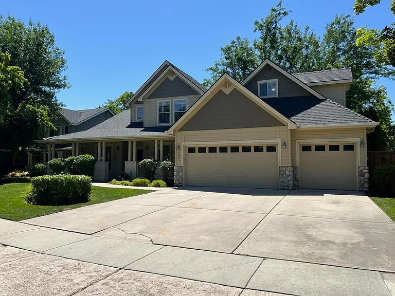 811 E Knoll Ct — Photo 2