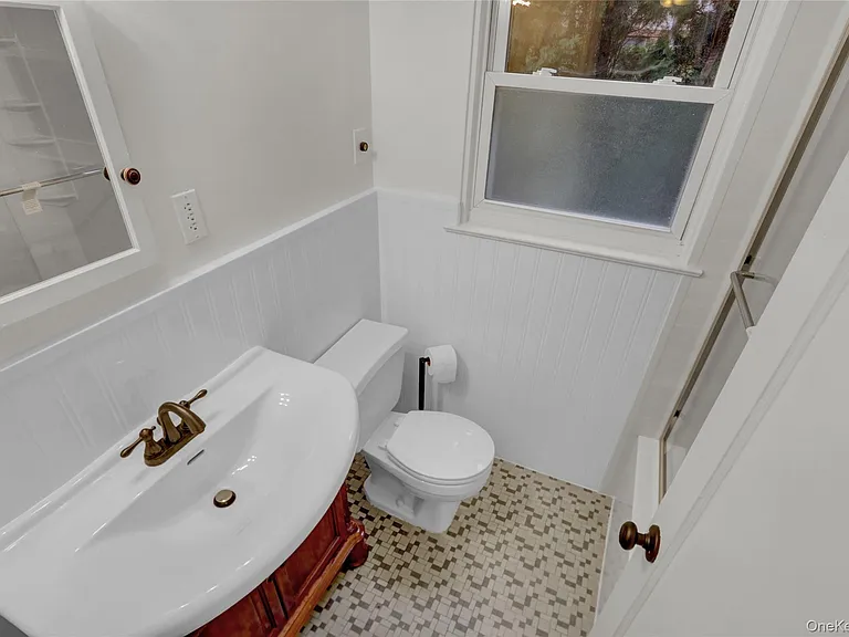 330 Harvard Rd S — Photo 14