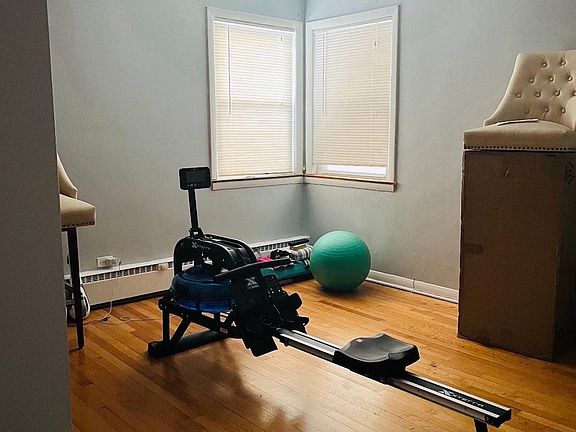 5th image of 5537 N Artesian Ave Unit 3