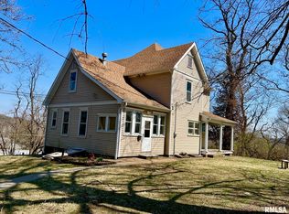 623 N 8th St, Petersburg, IL 62675