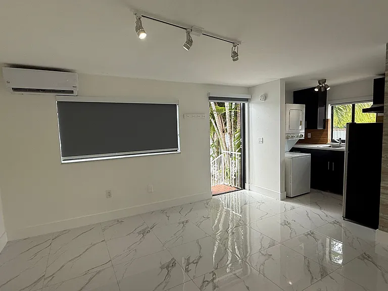 2900 SW 23rd St #2 — Photo 5