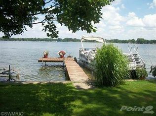 46648 Lake Ct, Decatur, MI 49045