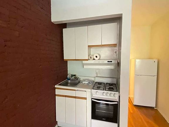 4th image of 408 E 88th St #2AA