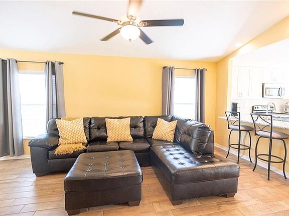 4th image of 822 College Chase Dr
