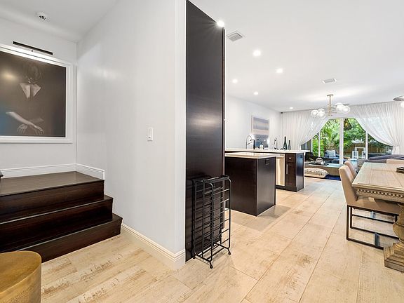 4th image of 1033 NE 13th Avenue #1033