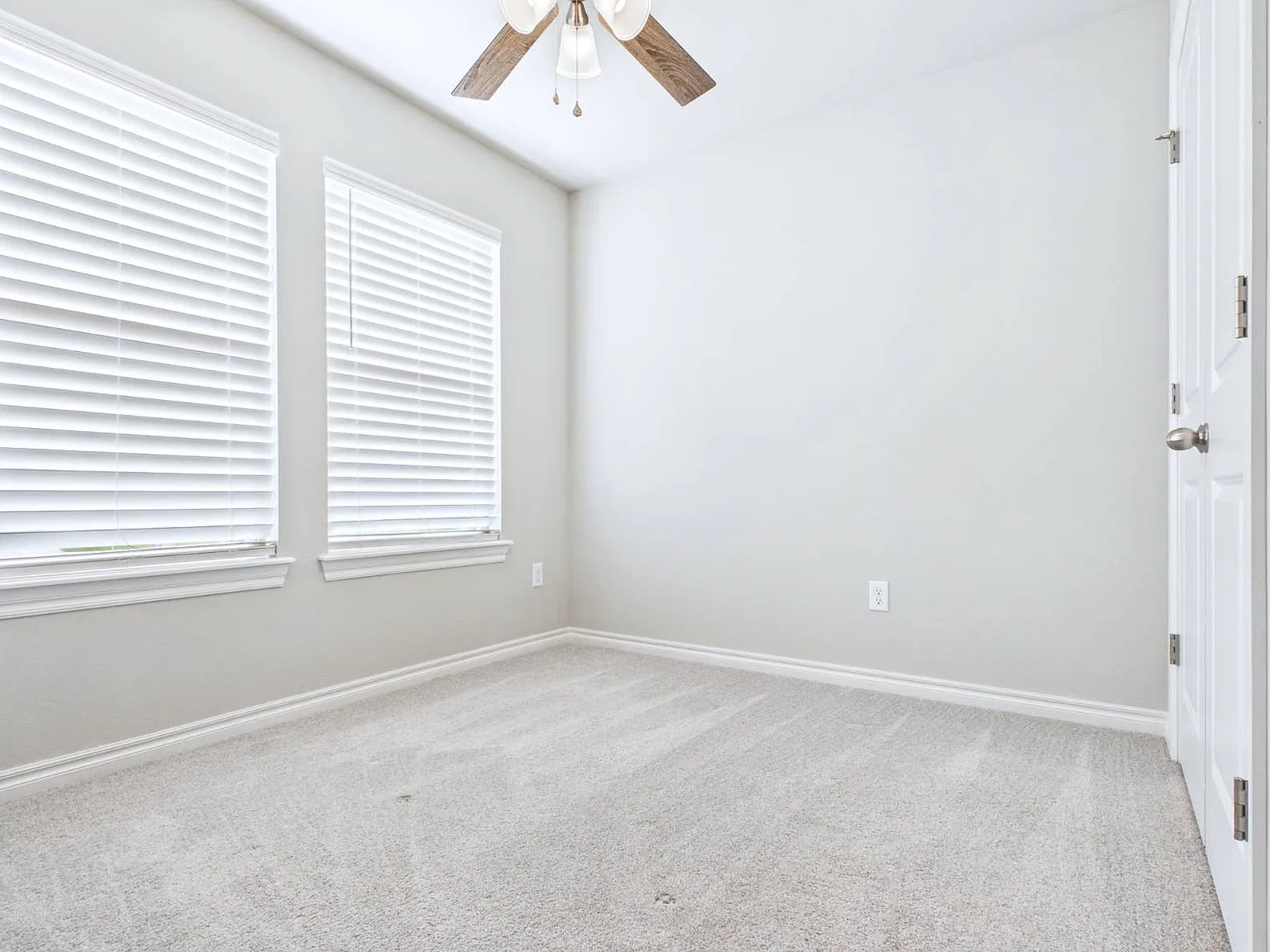 4 bed, 1643 sqft, $2,300 — Photo 3