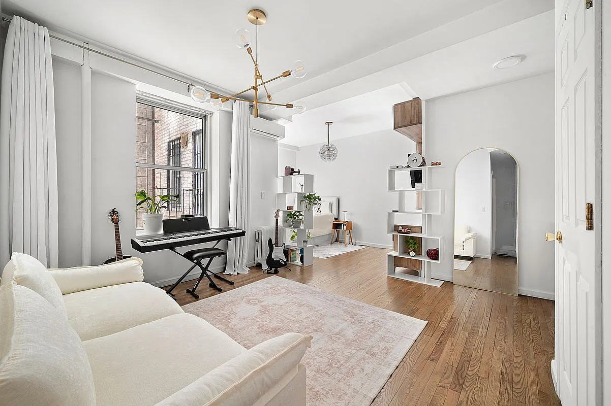 251 W 98th St photo 1