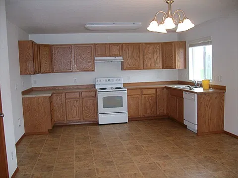 4 bed, 2.5 bath, 1860 sqft, $2,495 — Photo 2