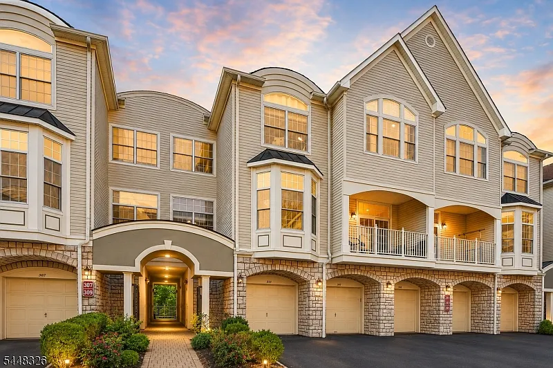 313 Edmonton Ct