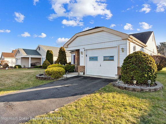 2nd image of 79 Buckingham Drive N