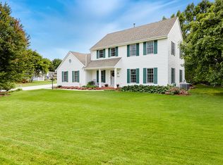 3944 S Victoria Cir, New Berlin, WI 53151