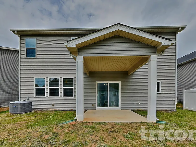 923 Avondale Dr — Photo 17
