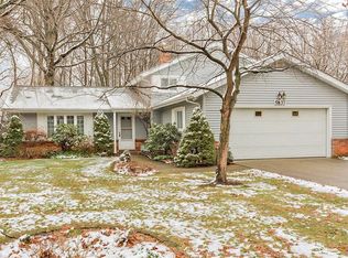 5837 Williamsburg Dr, Highland Heights, OH 44143