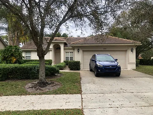 4703 NW 75th Pl Photo 1