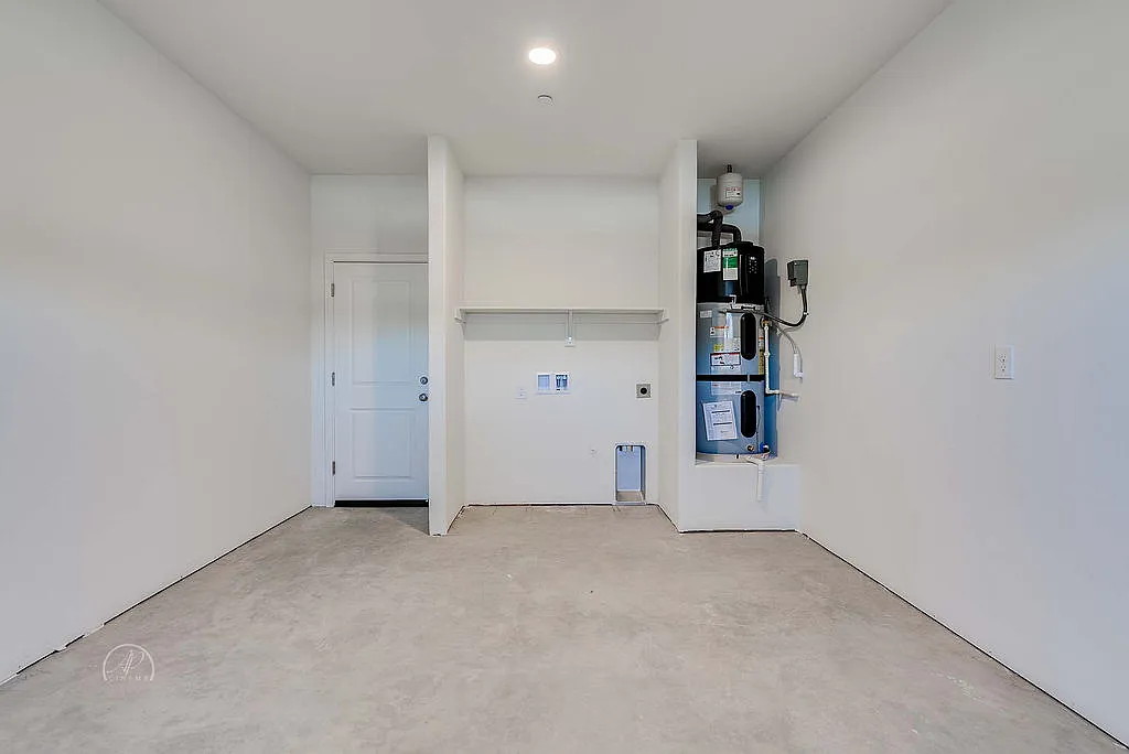 2 bed, 1050 sqft, $1,900 — Photo 4