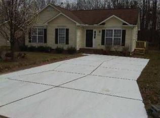 2541 Eight Oaks Dr, High Point, NC 27263