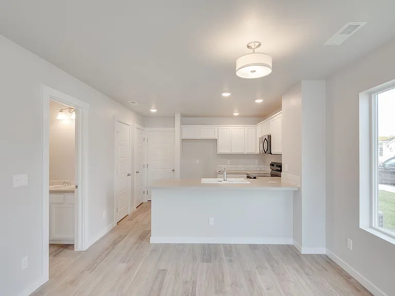 1664 S Sunseeker Ln — Photo 6
