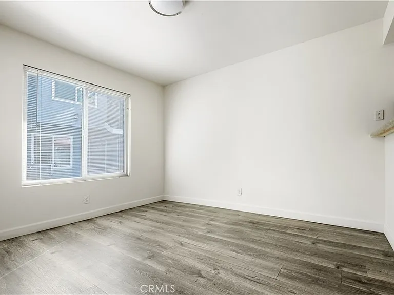 2726 S Menlo Ave — Photo 11