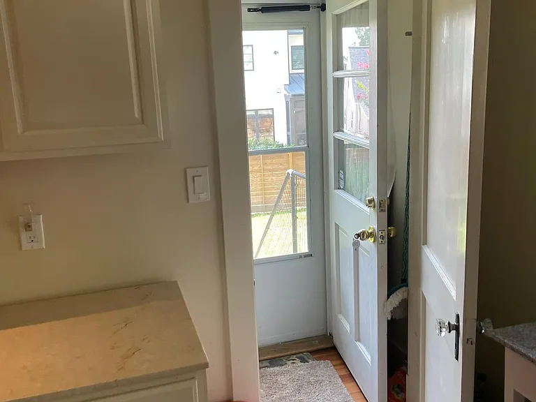 2210 N Lexington St #UPPER LEVEL — Photo 5