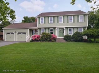 2 Valley Stream Dr, Cumberland, RI 02864