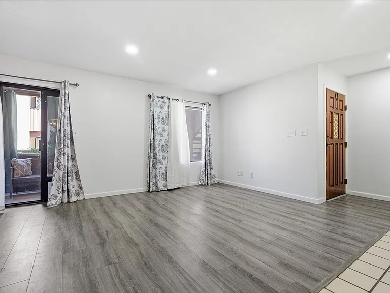 3102 E Clarendon Ave #110 — Photo 11
