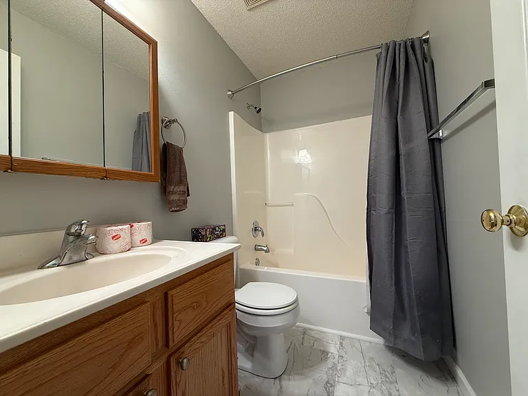 415 Harby Dr — Photo 17