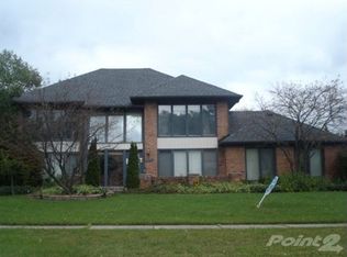 67 Pineview Rd, Troy, MI 48085