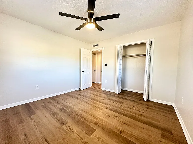 1700 Van Ness St — Photo 38