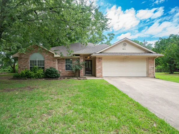 611 Tracy St, Greenville, TX 75402