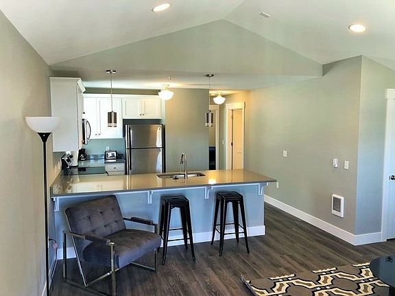 4th image of 710 SE 46th St #2B-1BA