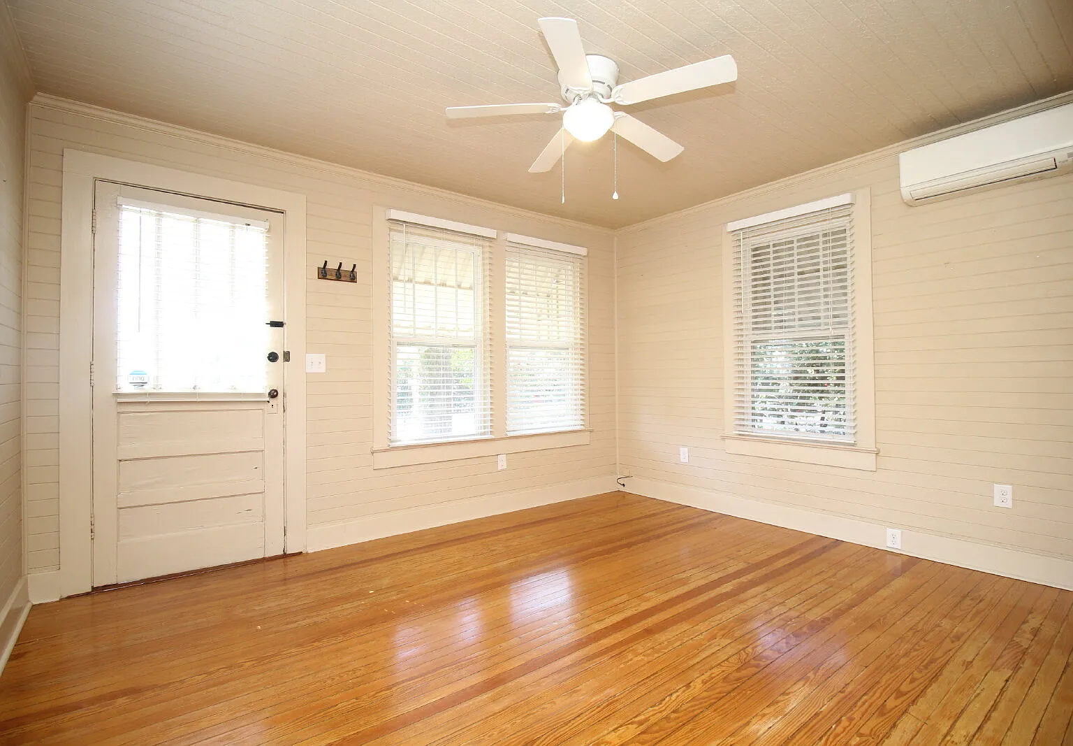 2 bed, 1.0 bath, 700 sqft, $1,495 — Photo 3