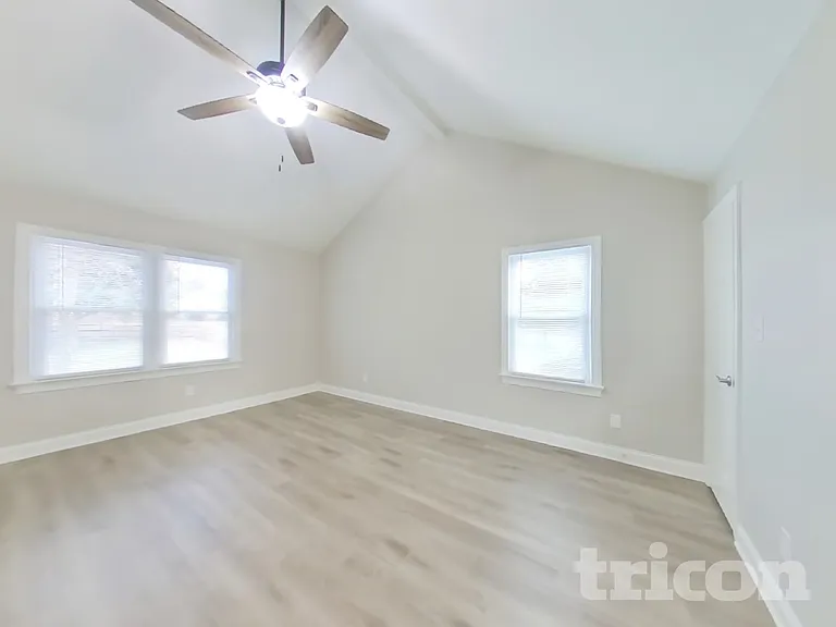 2501 Haybrook Ln — Photo 10