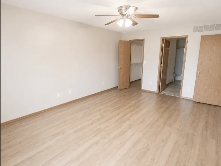 802 Briarbrook Dr — Photo 7