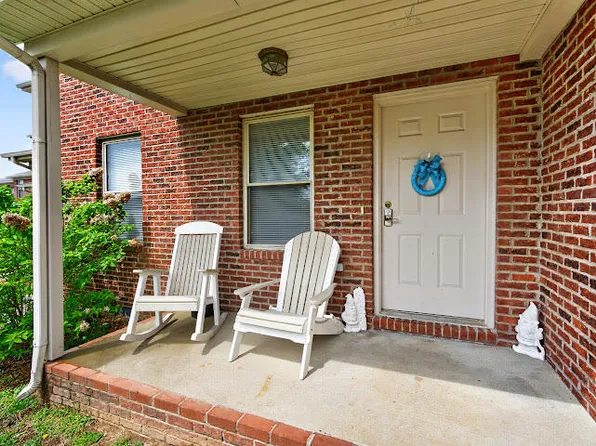 502 Tecumseh Trl APT C, Versailles, KY 40383