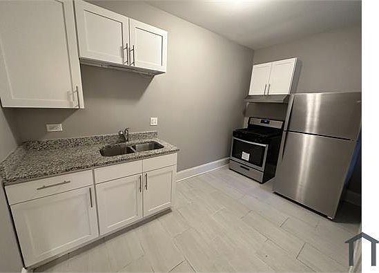 2nd image of 11019 S Vernon Ave