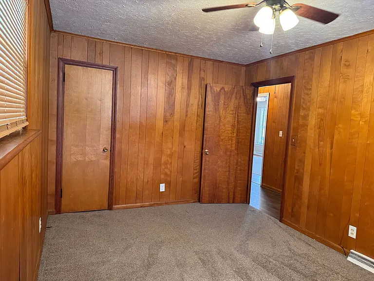 453 Foster St — Photo 15