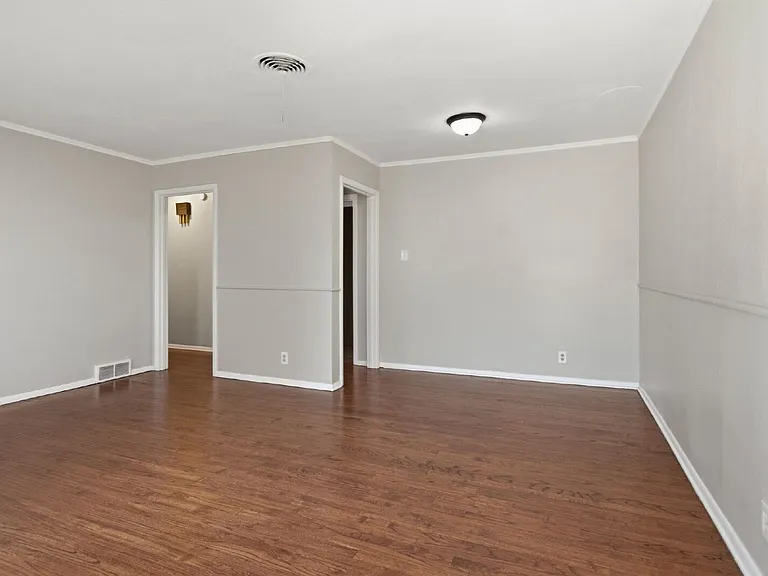 6500 Callahan Ct — Photo 3