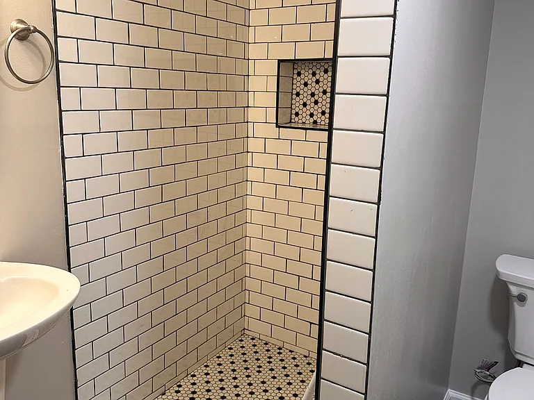 607 W Ormsby Ave #9 — Photo 6