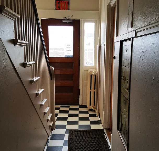 ES: 632 N State — Photo 13