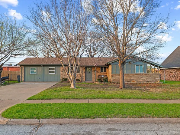 614 Greenbrook Ln, Grand Prairie, TX 75052